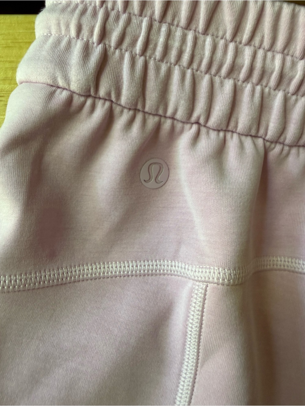 Women’s lululemon‎ softstream high rise light pink shorts size 2 - Picture 4 of 6